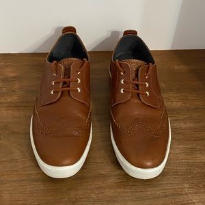 Camper wingtip tennis
